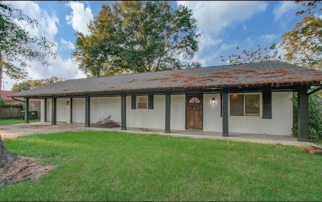 ranch-style house featuring a garage and a front lawn