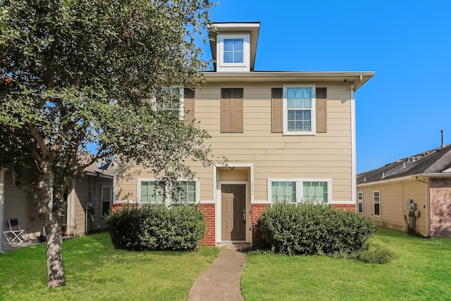 view of front of property with a front lawn