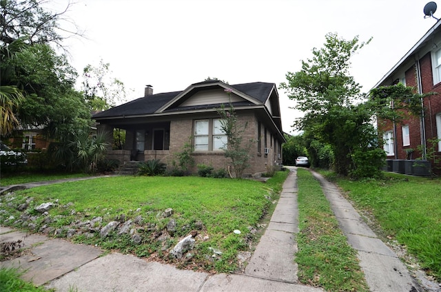 view of front of house featuring a front yard