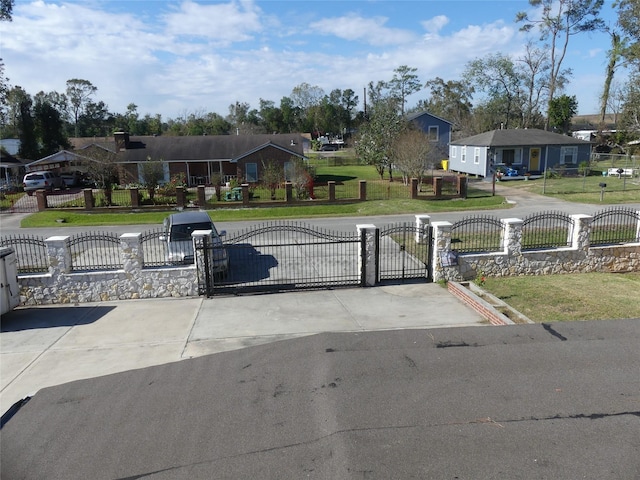 view of front of house featuring a front yard