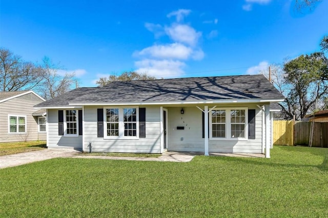 ranch-style house featuring a front lawn