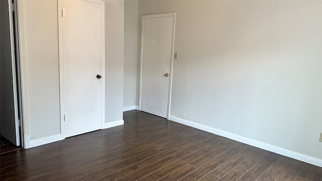 7204 Crownwest St Unit 7204, Houston, TX 77072 - unfurnished bedroom featuring baseboards, dark wood-style floors, and a closet