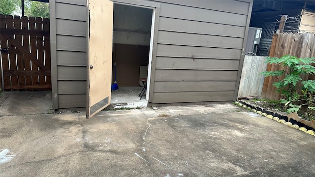 7204 Crownwest St Unit 7204, Houston, TX 77072 - garage with fence