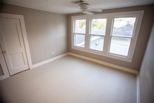 empty room featuring ceiling fan