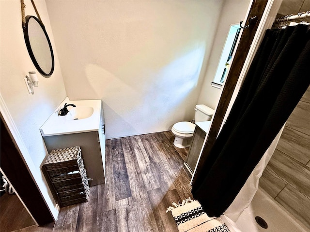 1000 Fm 224th Rd, Coldspring, TX 77331 - bathroom with vanity, a shower with curtain, and wood finished floors