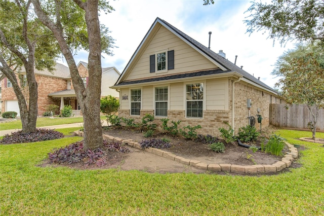 view of front of property featuring a front yard