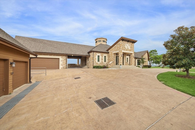 view of front facade with a garage