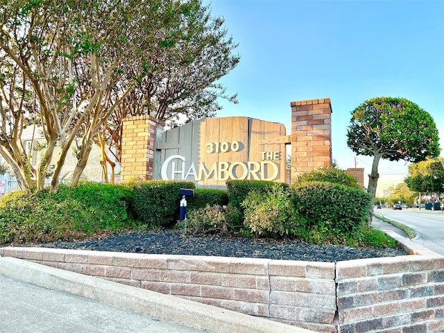 view of community / neighborhood sign