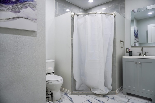 bathroom with a shower with curtain, vanity, and toilet