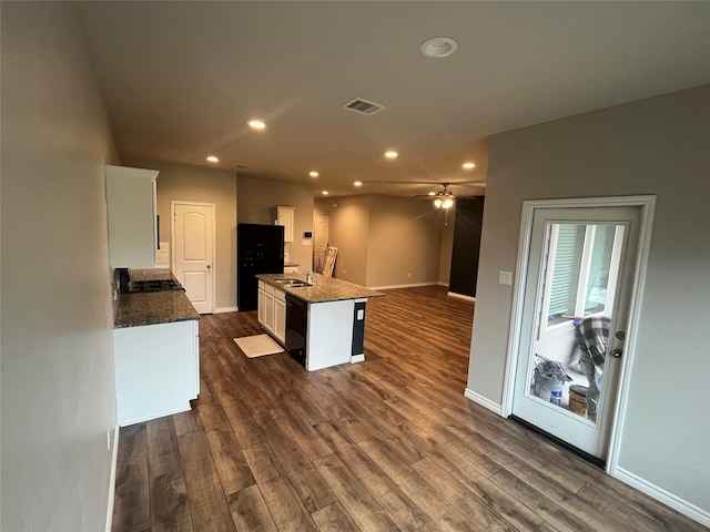 kitchen with a kitchen island with sink, white cabinets, sink, dark hardwood / wood-style floors, and ceiling fan