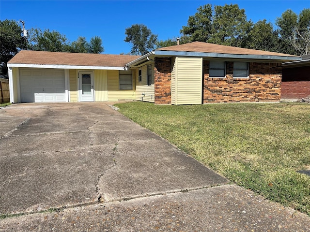 single story home featuring a front lawn and a garage