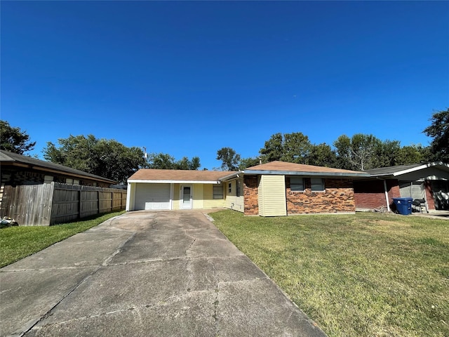 single story home with a front yard