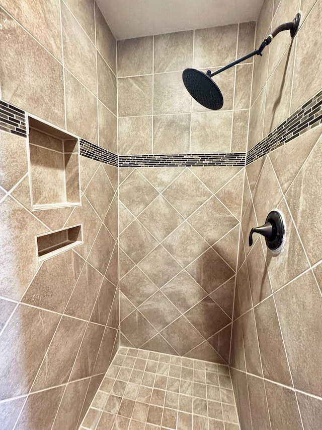 bathroom featuring a tile shower