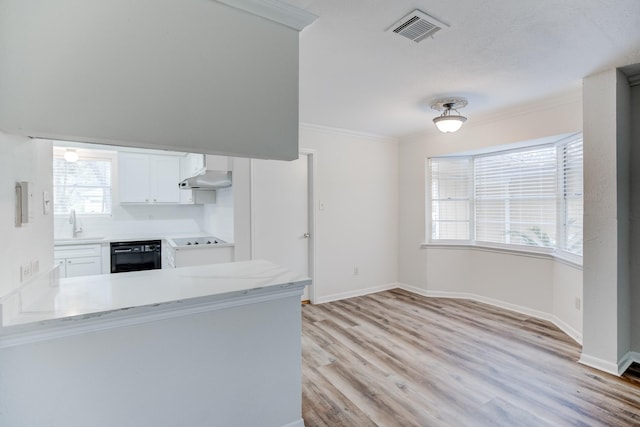 kitchen featuring white cabinetry, sink, light hardwood / wood-style flooring, kitchen peninsula, and crown molding