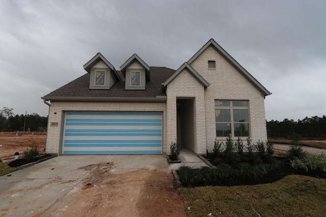 view of front facade featuring a garage