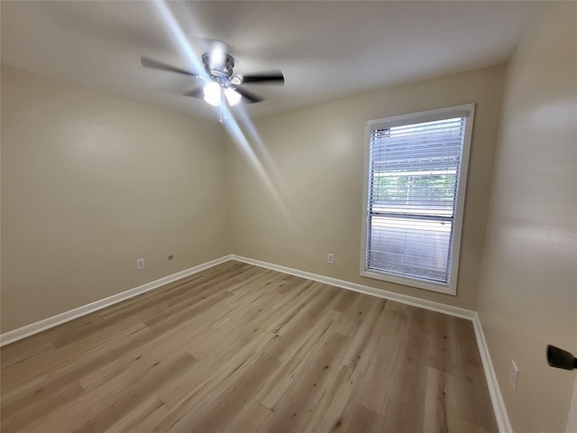 unfurnished room featuring light wood-style floors, a ceiling fan, and baseboards