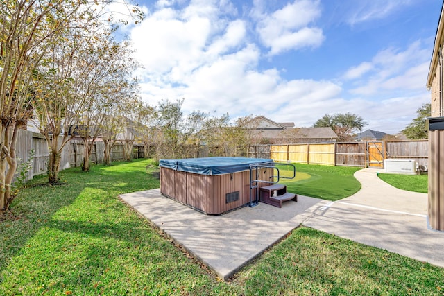 view of yard featuring a hot tub and a patio area