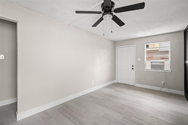 unfurnished room featuring a textured ceiling, light hardwood / wood-style floors, and ceiling fan