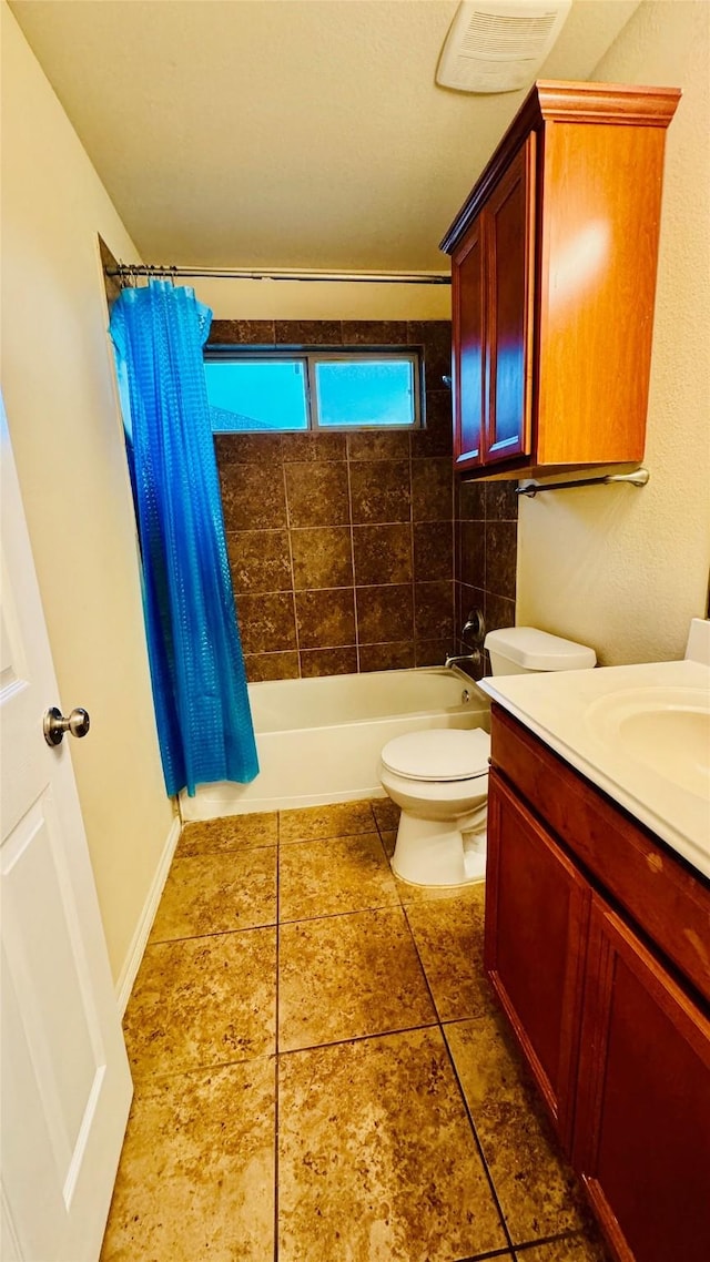 full bathroom with shower / tub combo with curtain, vanity, and toilet