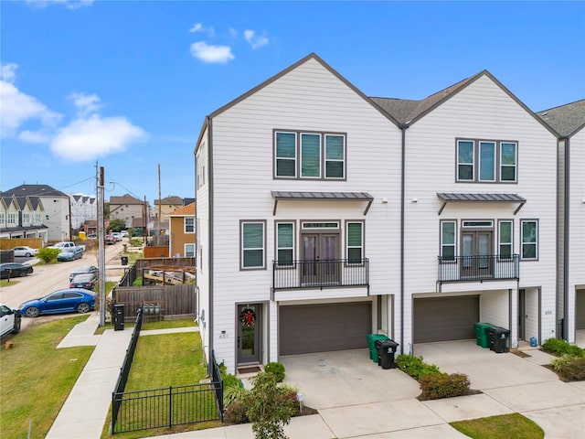 townhome / multi-family property with a garage and a front yard