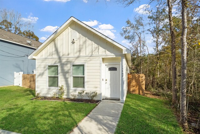 view of front of home with a front yard