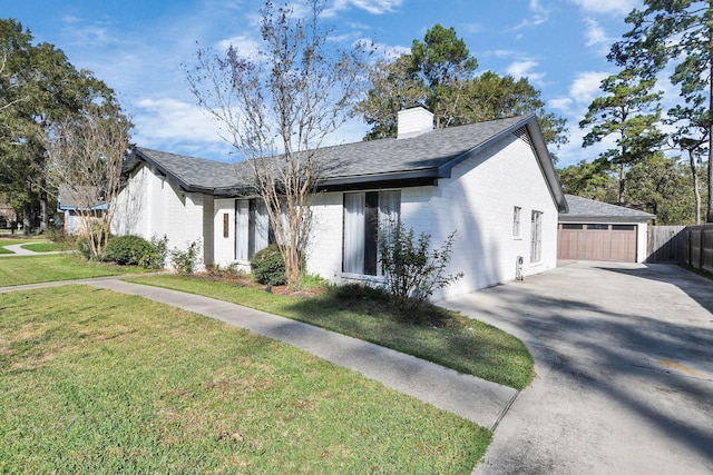 single story home with a front yard