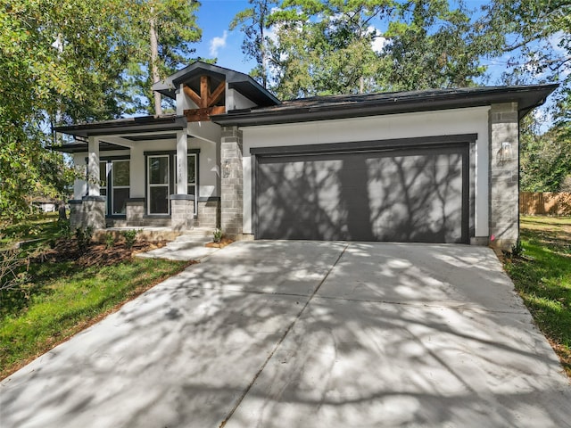 view of front facade featuring a garage