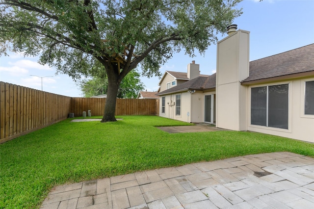 view of yard featuring a patio area