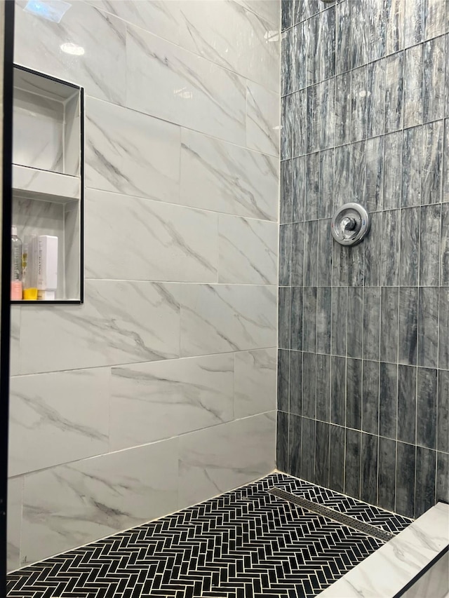 bathroom featuring tiled shower