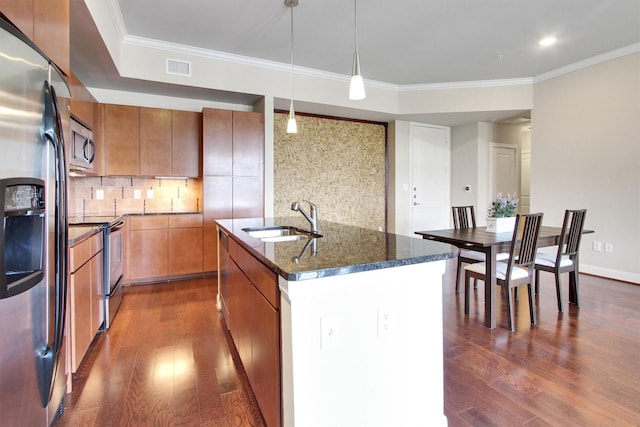 300 St Joseph Pkwy Unit 318, Houston, TX 77002 - kitchen featuring a sink, stainless steel appliances, dark wood-style floors, tasteful backsplash, and crown molding