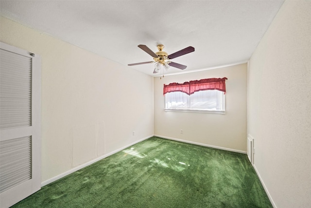 carpeted empty room featuring ceiling fan