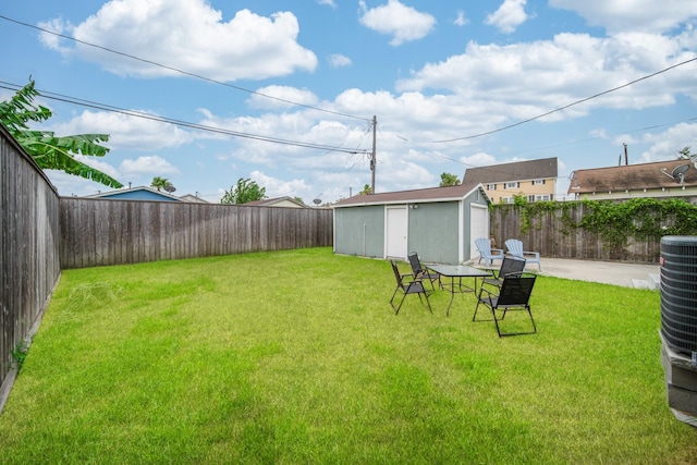 view of yard with a storage unit