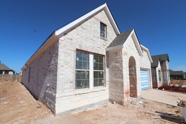 view of front facade featuring a garage