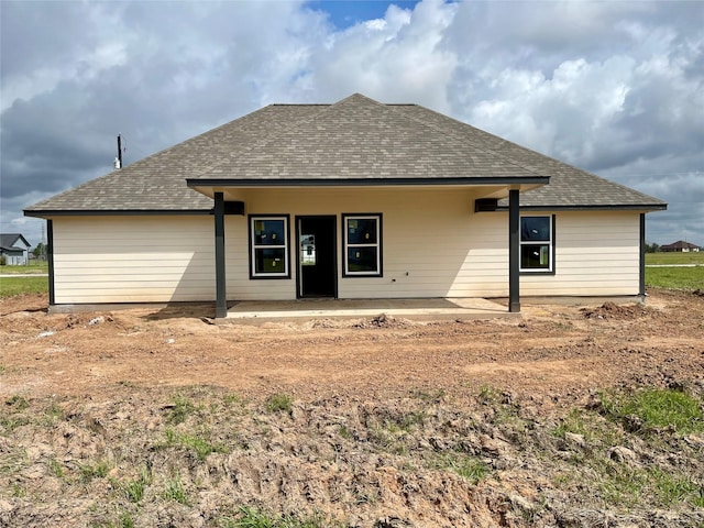 643 Longhorn Trl, Angleton, TX 77515 - back of property with roof with shingles