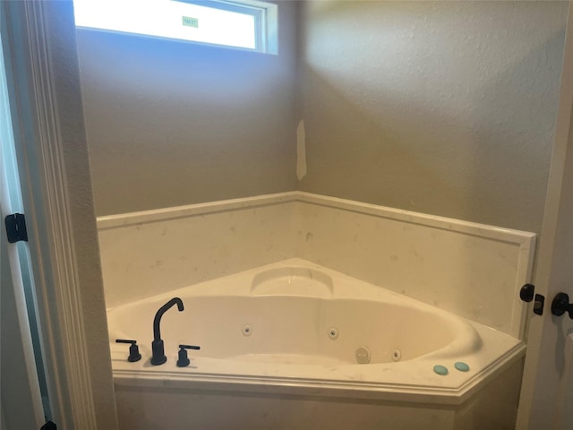 643 Longhorn Trl, Angleton, TX 77515 - full bath with a tub with jets