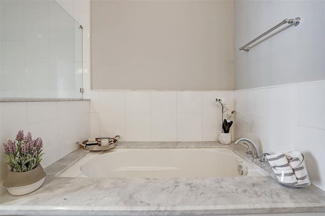 bathroom featuring a washtub