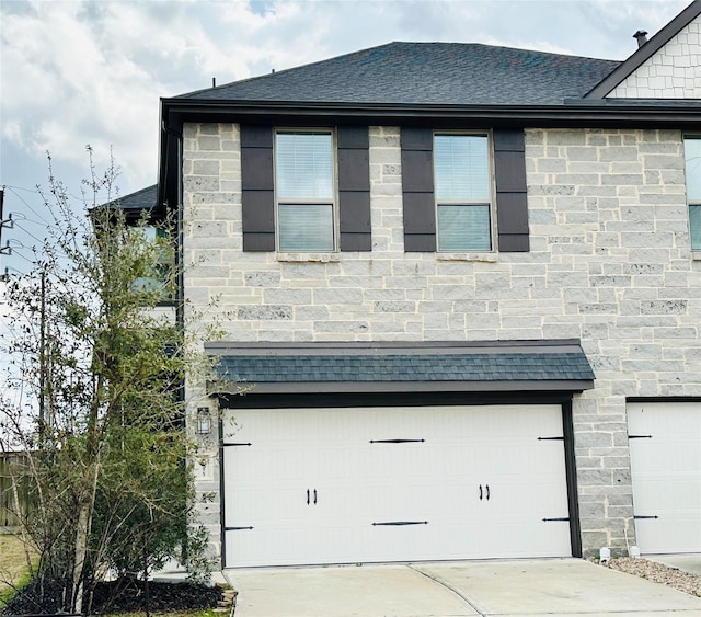 view of front facade with a garage