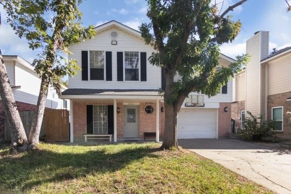 view of front of home featuring a front yard and a garage