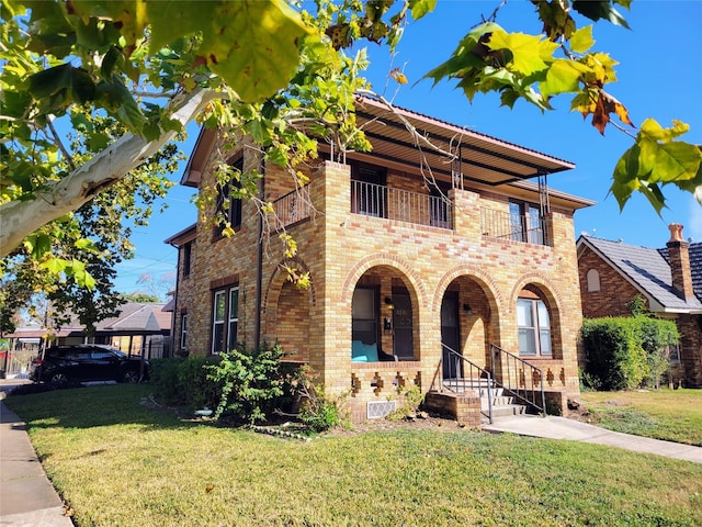 view of front facade with a front lawn