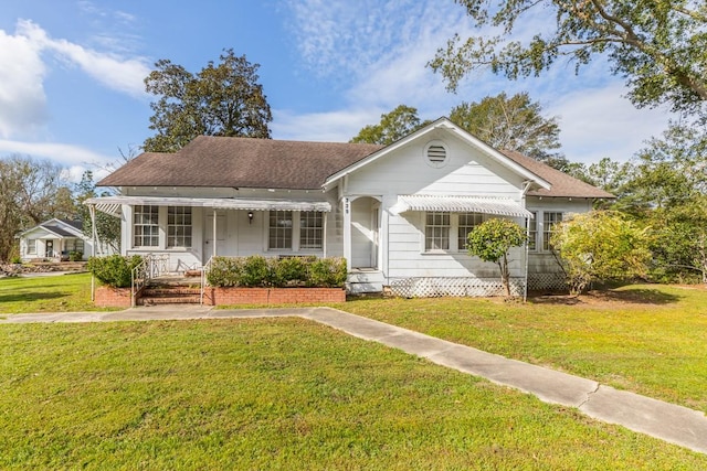 view of front facade with covered porch and a front lawn