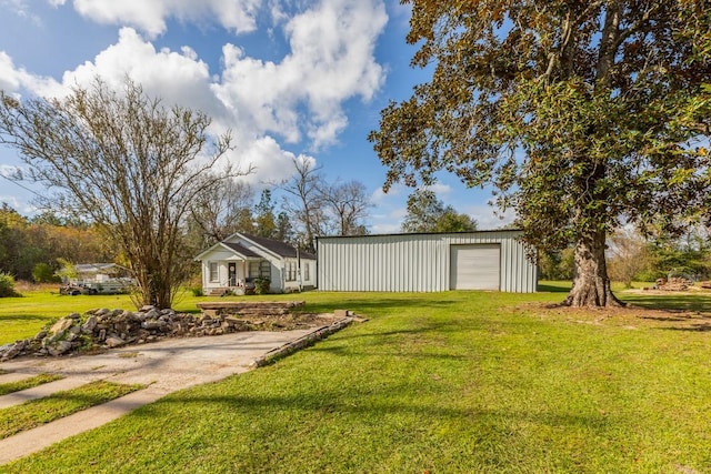 view of yard with an outbuilding and a garage