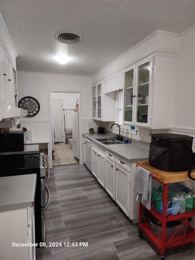 kitchen featuring white appliances, backsplash, sink, dark hardwood / wood-style floors, and white cabinetry