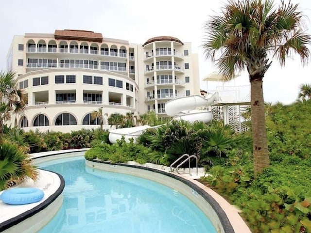 view of swimming pool