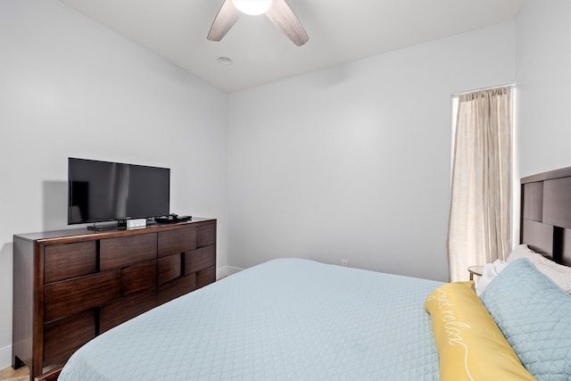 bedroom with ceiling fan