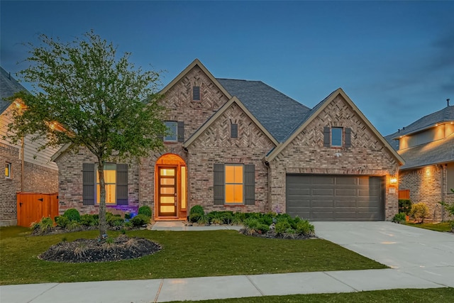 view of front of home with a front lawn