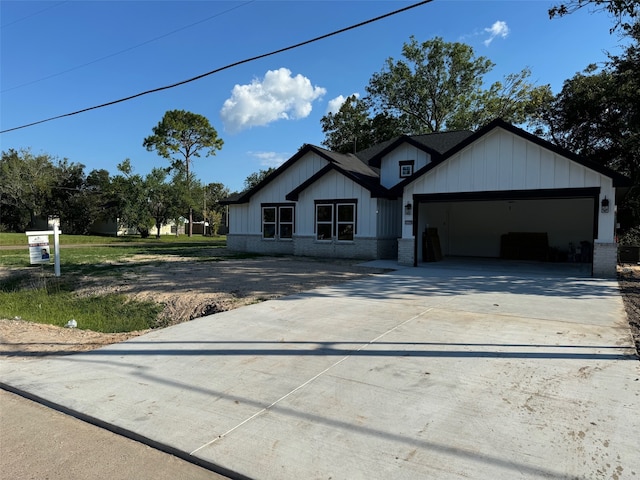 view of front of home featuring a garage