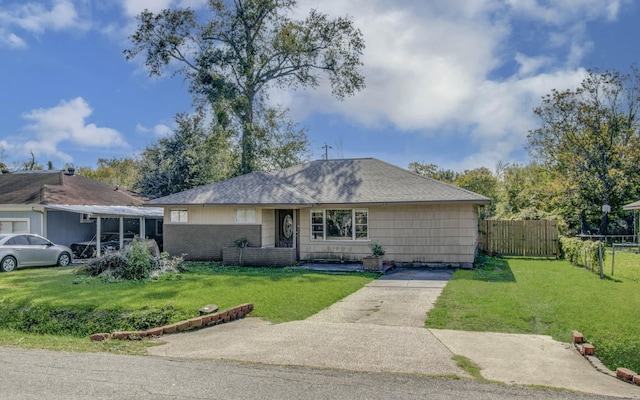 single story home with a front lawn