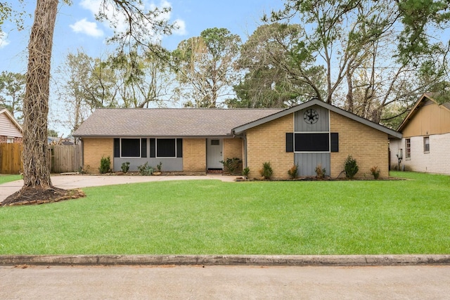 single story home featuring a front yard