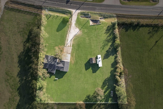 birds eye view of property featuring a rural view