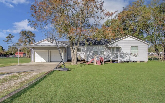 view of front of property featuring a front lawn and a garage